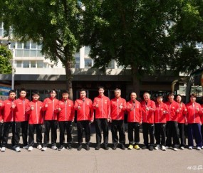 体育竞技-国乒伦敦世乒赛全新中国红队服亮相|合影|赛场|气势_新浪体育_新浪新闻